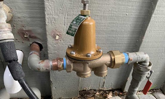 How Do Professionals Diagnose and Correct Water Pressure Regulator Installation Errors?