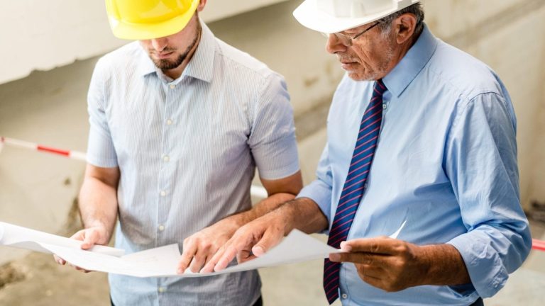 8 Qualities to Consider When Hiring a Contractor